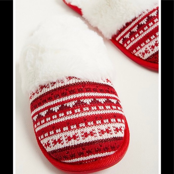 Torrid Fur Slip-On Slipper - Red Fair Isle Size 6.5 WW - Picture 2 of 3